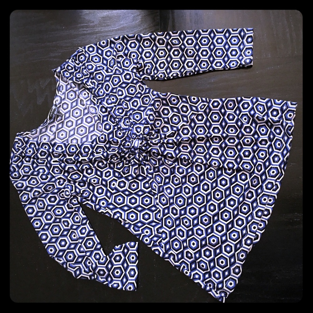 Daisy Fuentes front knot shirt.size XS
